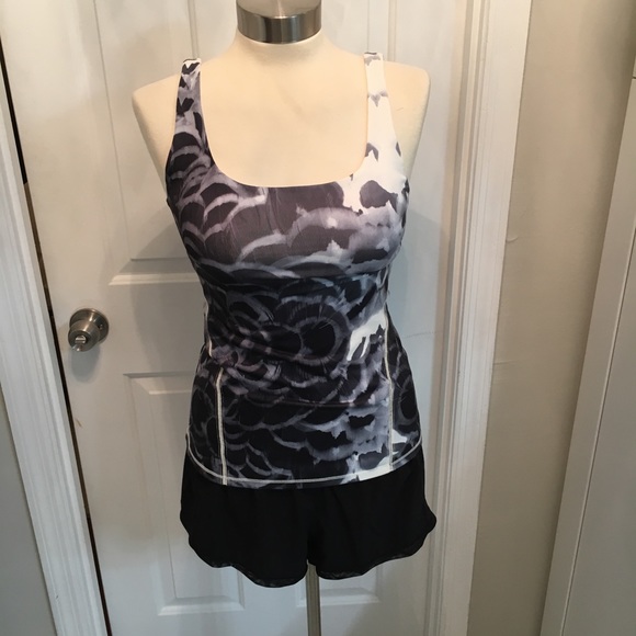 Lululemon tank black AMALA TANK - Picture 5 of 8
